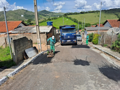 Prefeitura de Luminárias realiza operação tapa-buracos para melhorias nas vias urbanas