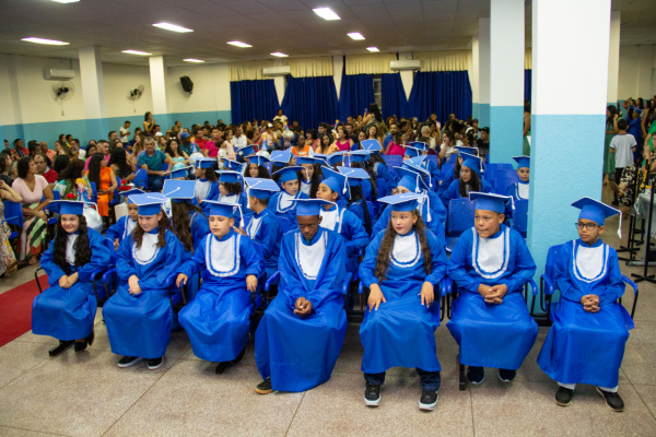 Escolas municipais celebram formatura de seus alunos