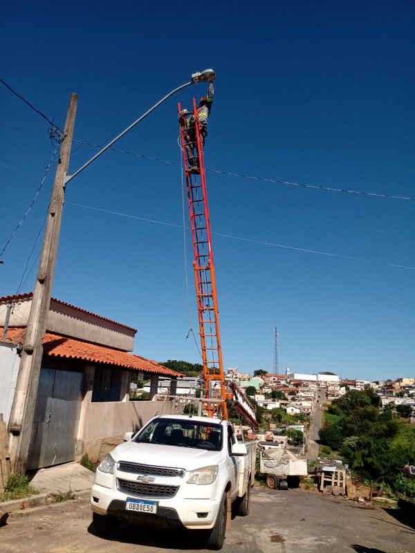 Prefeitura realiza manutenção da iluminação pública em Luminárias